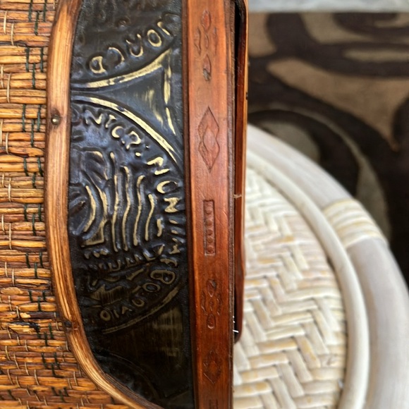 VINTAGE WOOD PURSE BAMBOO WRAPPED HANDLES BRASS SLIDE LATCH and HINGED 1960’s - Picture 4 of 17